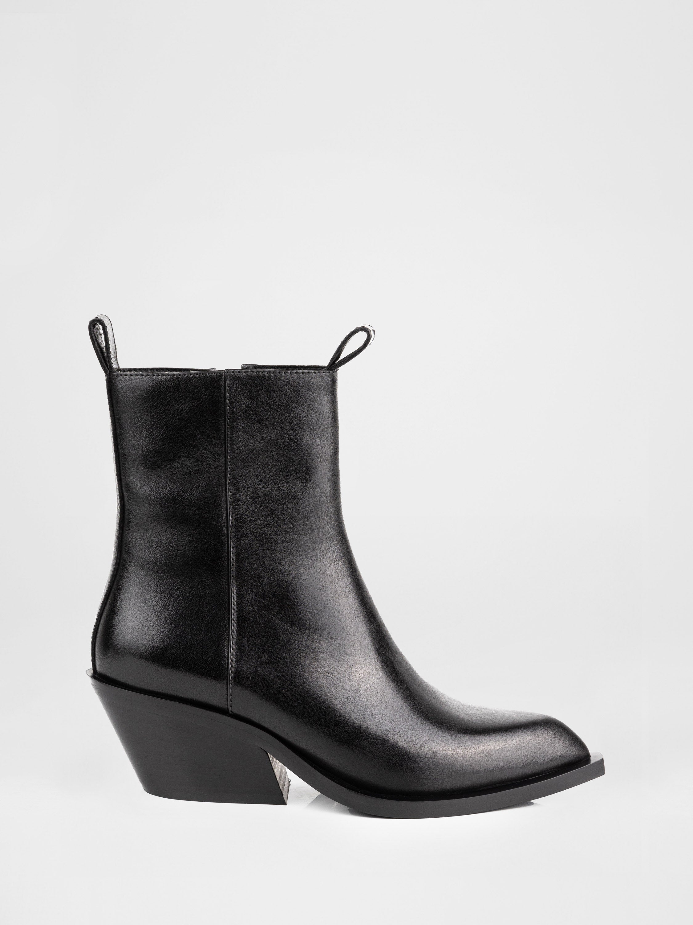 Ковбойки у чорному кольорі