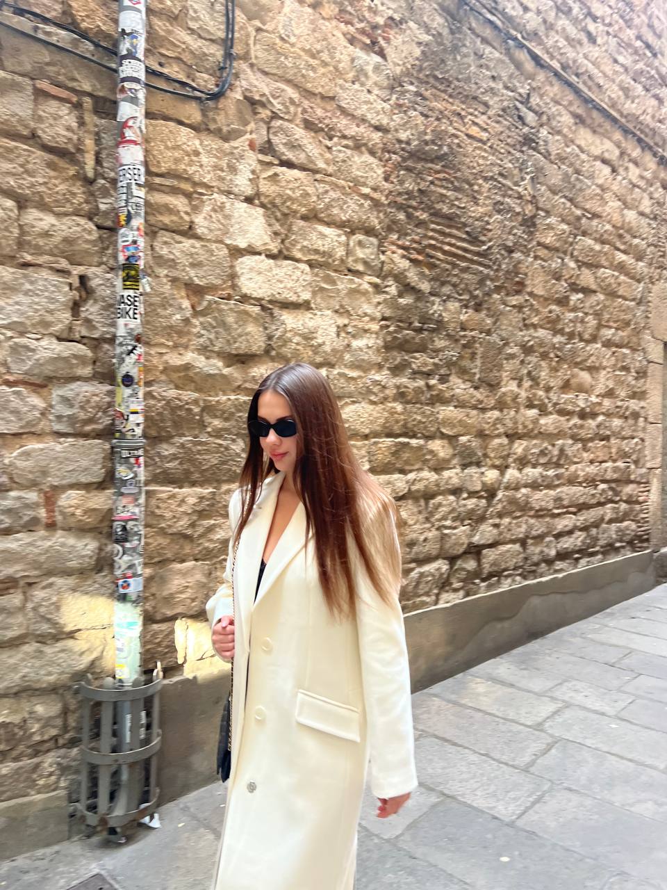 Пальто макси у молочному кольорі